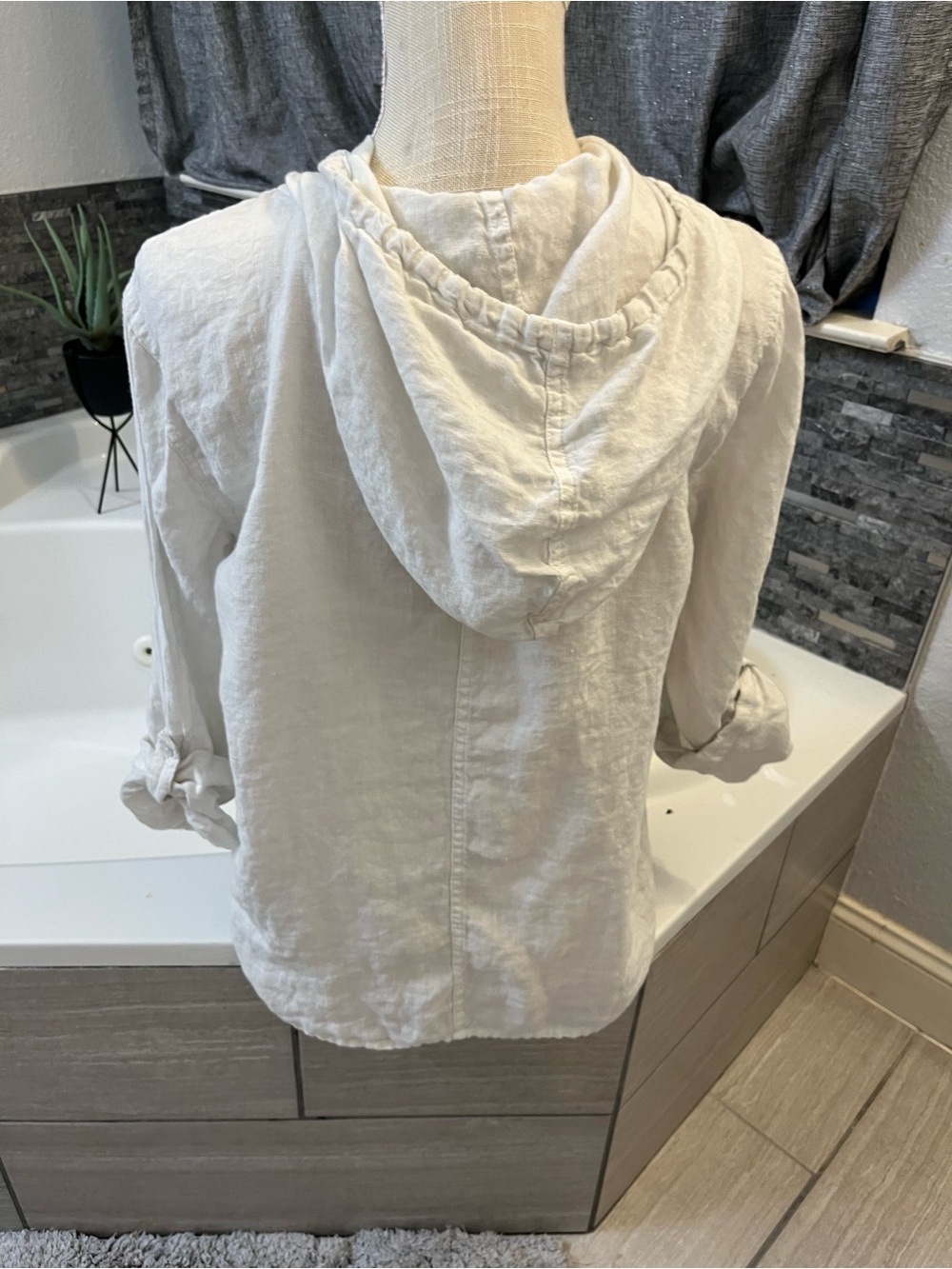 Tahari Women's Cream Hooded Button-Front Tunic women’s medium - Picture 3 of 5